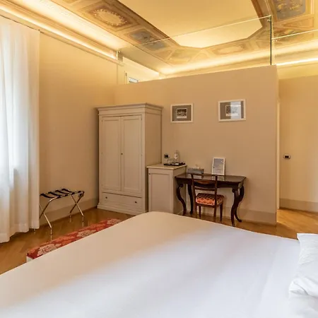Casa Isolani Luxury Piazza Maggiore 1 Гостьовий будинок Болонья