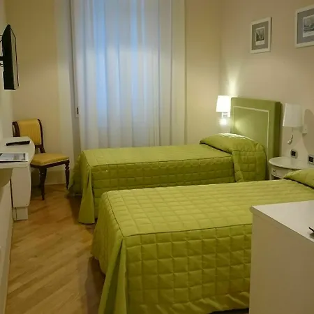 Гостьовий будинок Casa Isolani Luxury Piazza Maggiore 1 Болонья