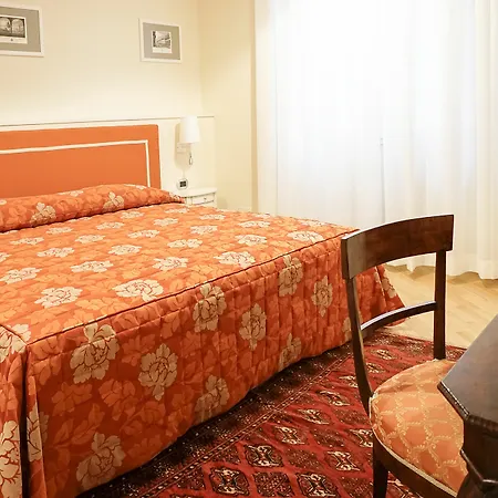 Casa Isolani Luxury Piazza Maggiore 1 Гостьовий будинок 2*
